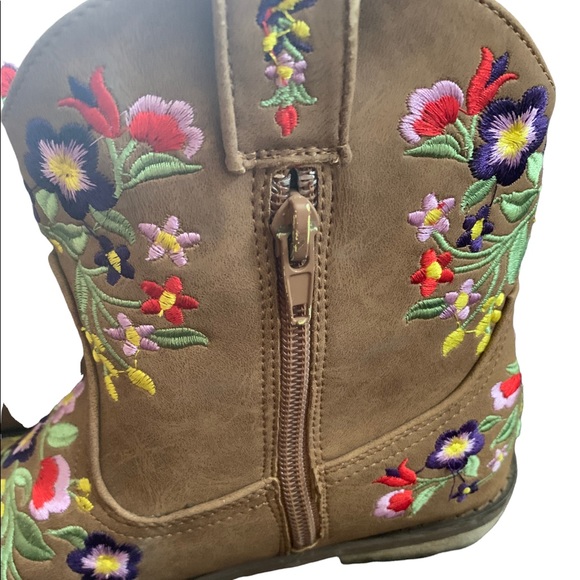 Embroidered zipper boots - Picture 4 of 6